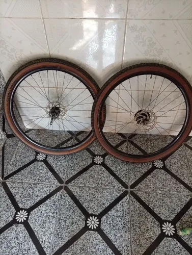 Vendo duas rodas de bicicleta aro 29