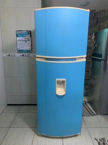 Vendo geladeira duplex Cônsul 480 litros.
