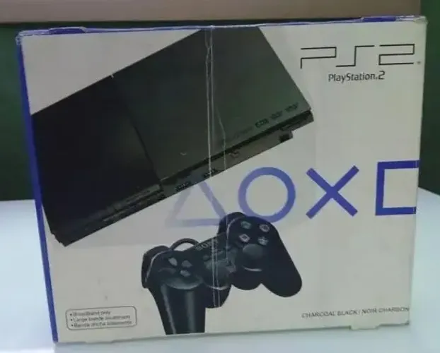 Caixa do PlayStation 2 vazia no estado