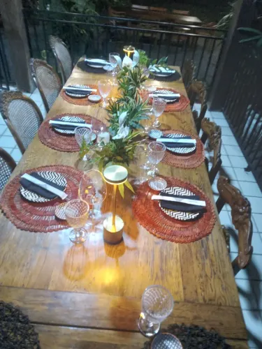 DISPONIVEL PRA TRABALHAR EM RESIDÊNCIAS APARTAMENTO E ESTABELICIMENTOS COZINHEIRA