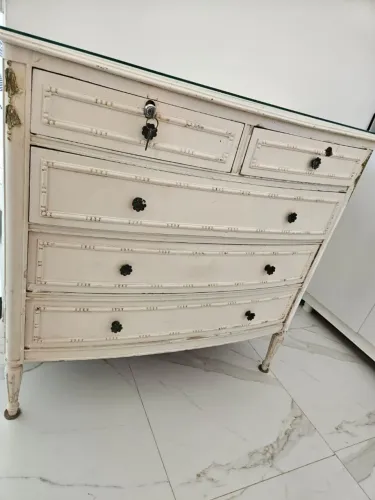 Cômoda estilo provençal 