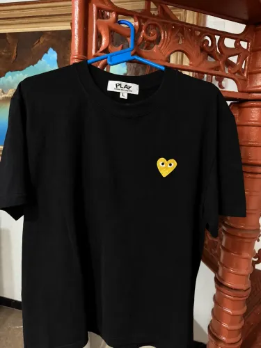 CAMISA COMME DES GARÇONS PLAY, CORAÇÃO DOURADO