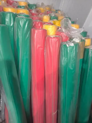 TNT gramatura 35 - rolo com 50 MTS - 1,40 de largura - cores vermelho verde amarelo 