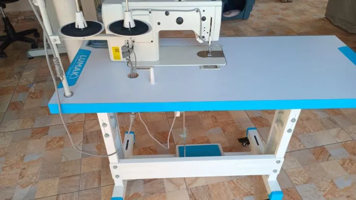 Máquina costura Zig Zag e reta semi industrial
