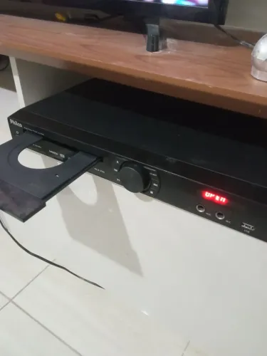 Vendo aparelho de dvd/Homtheater Philco funciona com CD,dvd e pendrive.