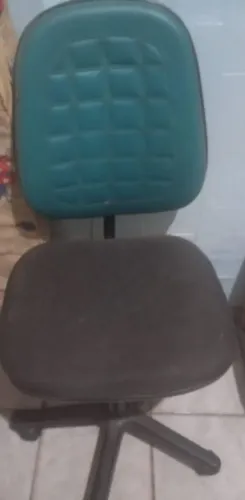 Vendo cadeira verde com preto 