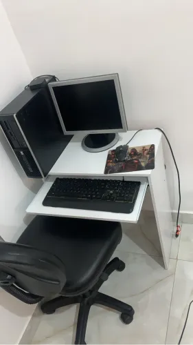 Vendo computador completo com cadeira e mesa