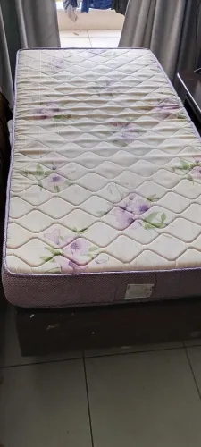 Vendo Cama box + Colchão Solteiro