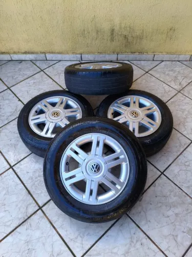Rodas da Vw Parati aro 14 Furação 4x100 Recém pintadas, com Pneus ruins (brindes), parcelo