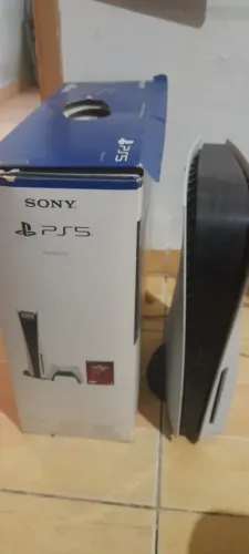 Playstation 5 na caixa, 2 controles, nota fiscal, jogos spider man 2 e fifa 24 físico