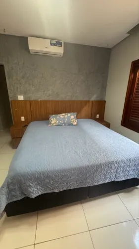 Vendo painel de madeira com porta invisível e cabeceira de cama king NOVo