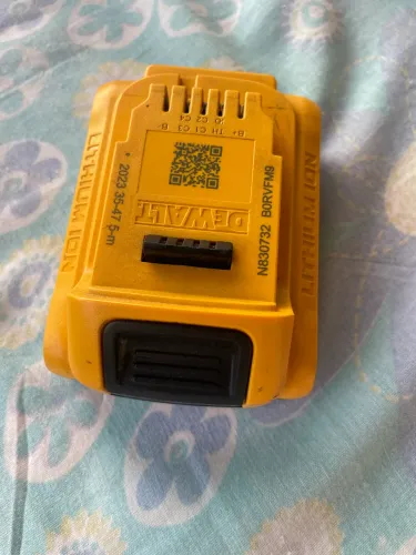Bateria Dewalt 20v 2ah seminova perfeita