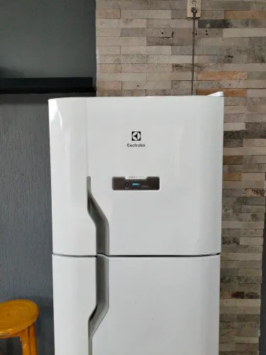 Geladeira Electrolux Frost Free 371 litros.