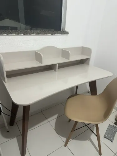Escrivaninha com nichos