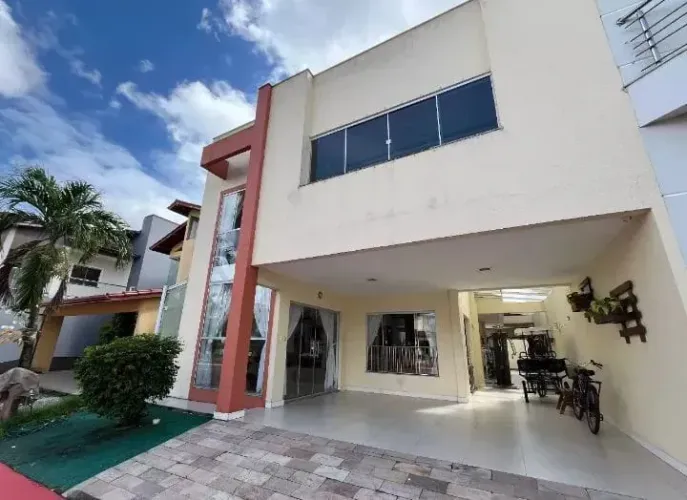 Vendo Casa no Cond.Villa Firenze, c/ 4 súites, sala de estar/jantar, cozinha, área de serv