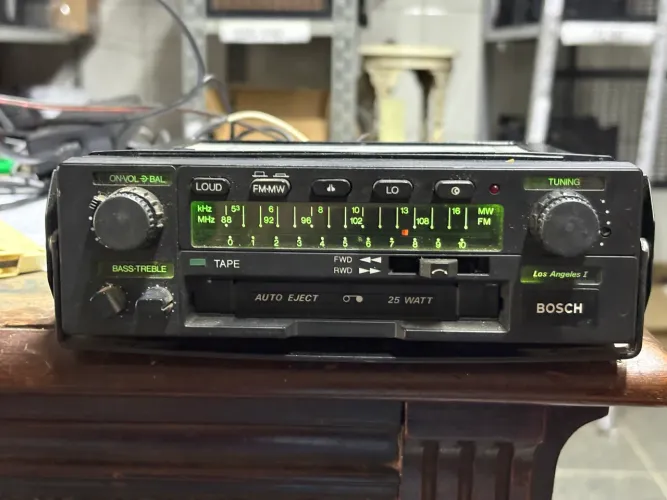 Rádio toca fitas Bosch Los Angelis 1 funcionando 
