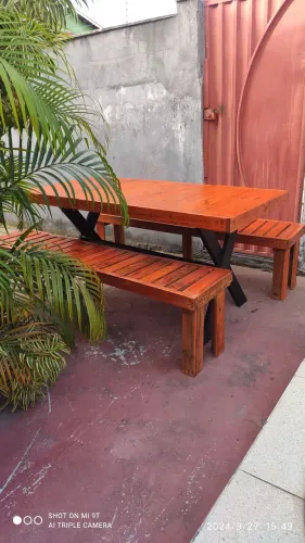 Mesa Rústica com Bancos