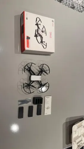 Drone DJI Tello Boost combo com 3 baterias (SEM USO)