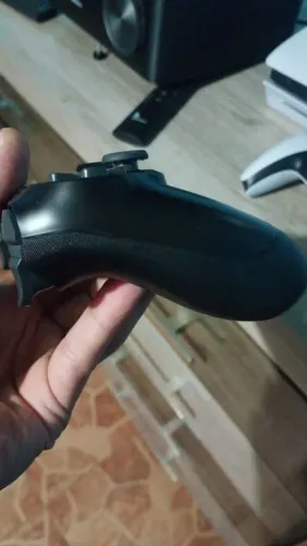 São 2 Controles genérico ps4 por 80 reais 