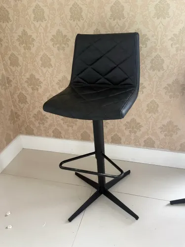 Banquetas giratórias com encosto 