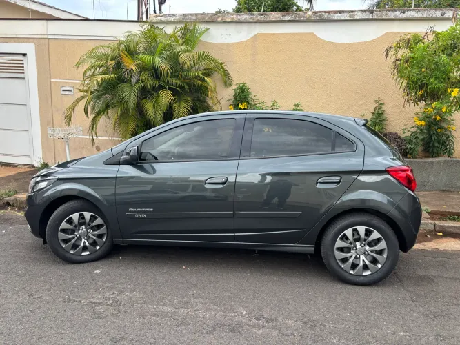 Chevrolet Onix Hatch Advantage 1.4 8V Flex Aut. 4P 2019