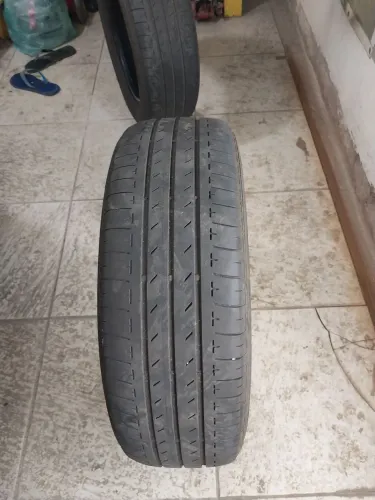 Pneu usado Bridgestone 2 pneus por 300,00