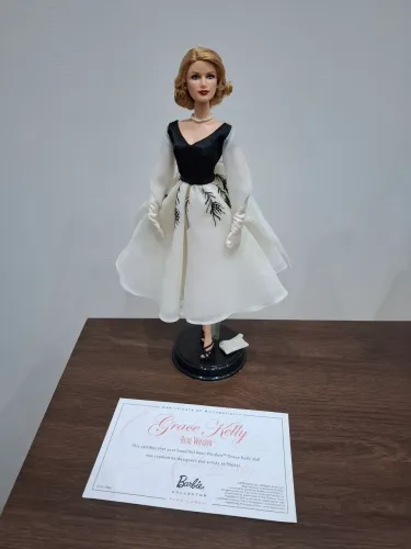 Boneca barbie collector grace kelly