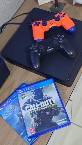 PlayStation 4 Slim 1Tb com 2 controles originais + 17 jogos - impecável