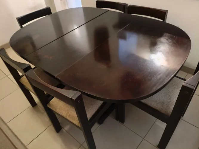 Conjunto mesa com 6 cadeiras e balcão
