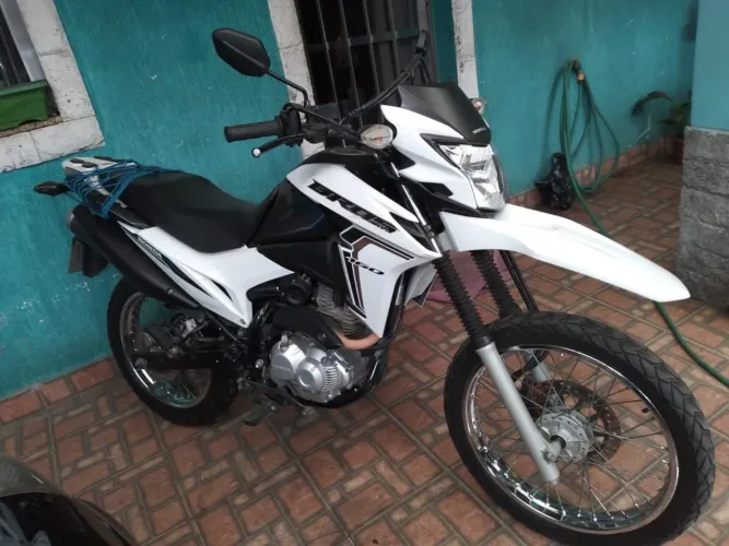 Vendo moto muito nova