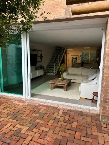 Casa mobiliada para alugar em Vargem Grande em condomínio fechado