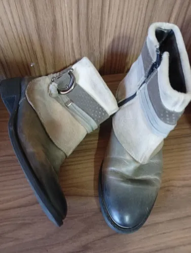 Bota couro 35
