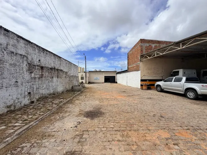 Galpão Comercial à Venda em Candelária Natal/RN