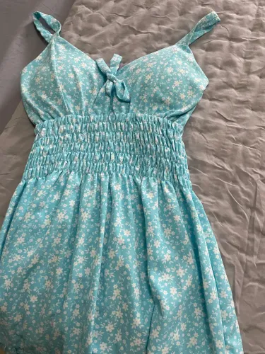 Vestido novo azul, da marca madame bonita com detalhes em ondinhas 