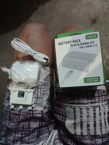 Vendo bateria recarregável para xbox series s nova na caixa 70 reais