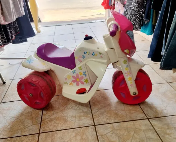 Moto elétrica infantil