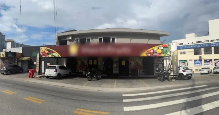 Alugo excelente sala comercial no Bairro Trindade 