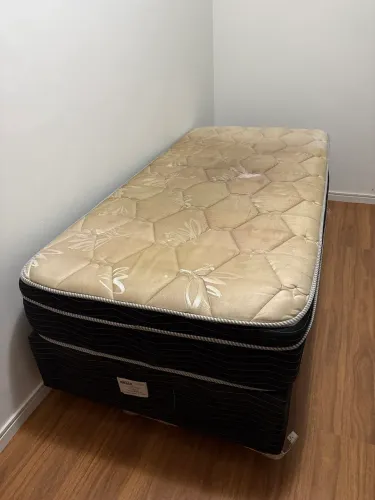 Cama de solteiro viuva 