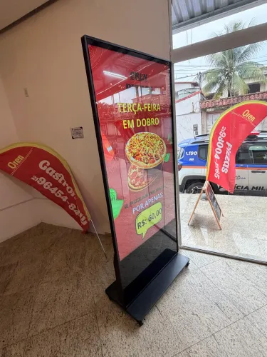 Totem 65" touch screen
