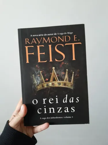 Livro "O Rei das Cinzas", de Raymond E. Feist