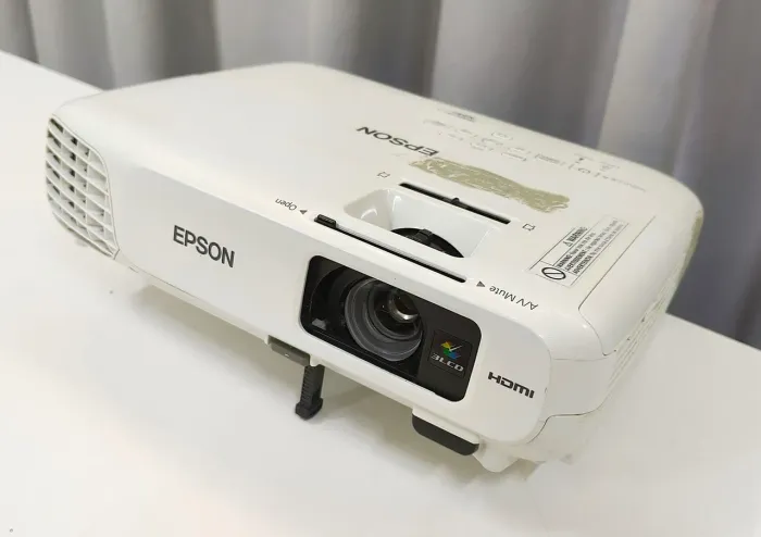 Projetor Epson X24+ 3.500 LÚMENS OPORTUNIDADE HDMI USB ALTO BRILHO PARA AMBIENTE 