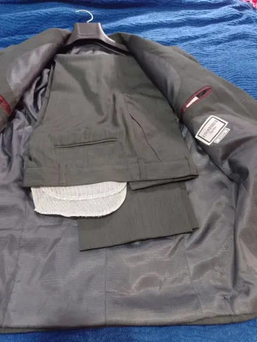 Roupa masculina terno 48 marca dorinhos semi novo, terno + camisa + gravata. 