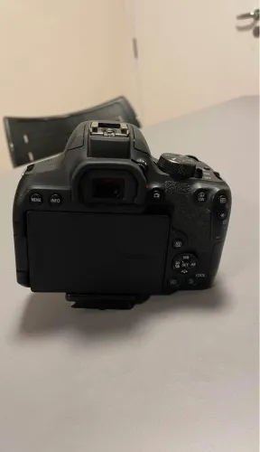 Canon T8i