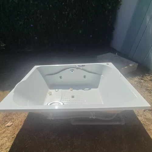 Banheira de hidromassagem pouquíssimo uso