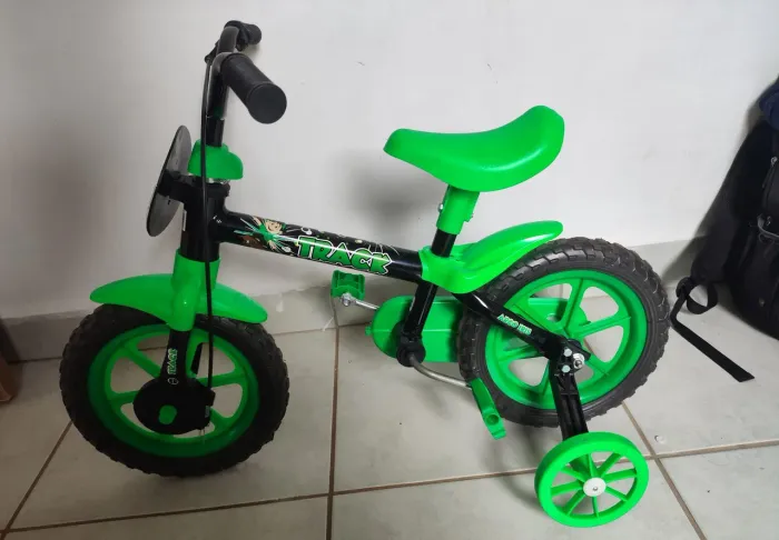 Bicicleta track infantil em ótimo estado de conservação