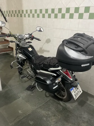 Moto zerada com pouco uso e com ascesdorios