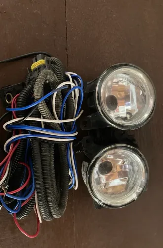 Vendo kit farol de milha sem lâmpadas para o Fiat Mobi 2020