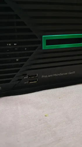 Servidor HPE ProLiant Microserver Gen11 - 32Gb RAM DDR5 - XEON E-2414 - 2X SSD 480GB 