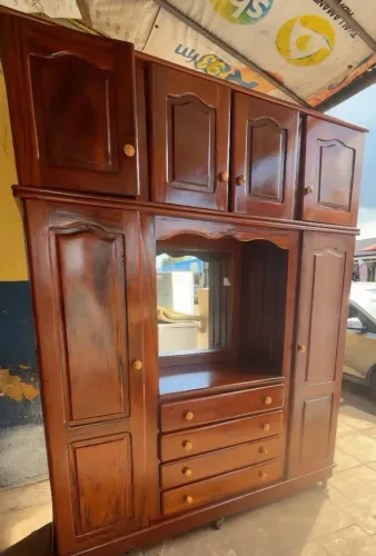 guarda roupa de madeira
