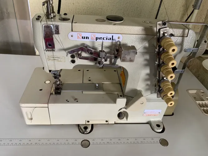 Vendo máquina de costura industrial galoneira Sun Special